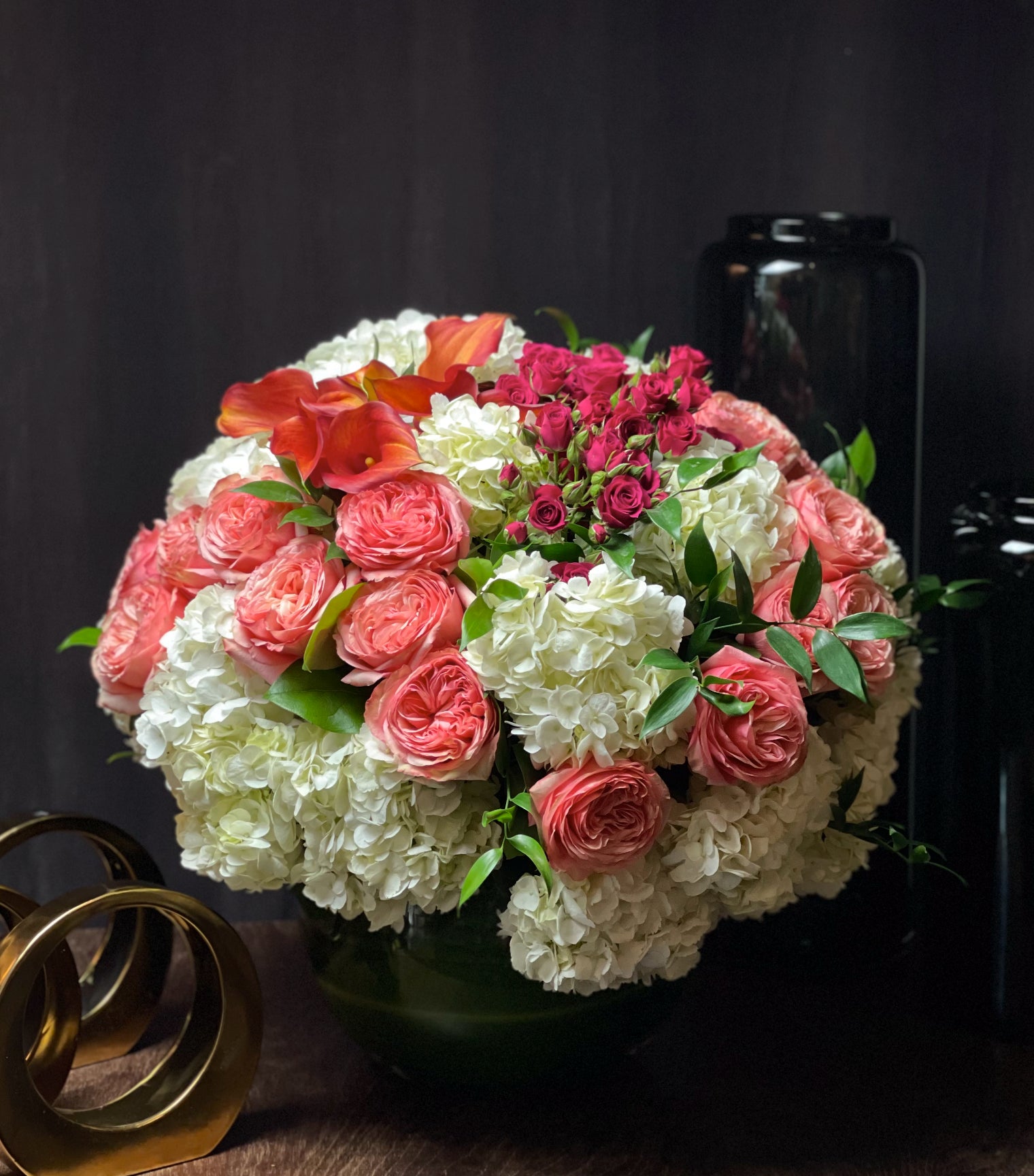 Bouquet de fleurs blanches et roses