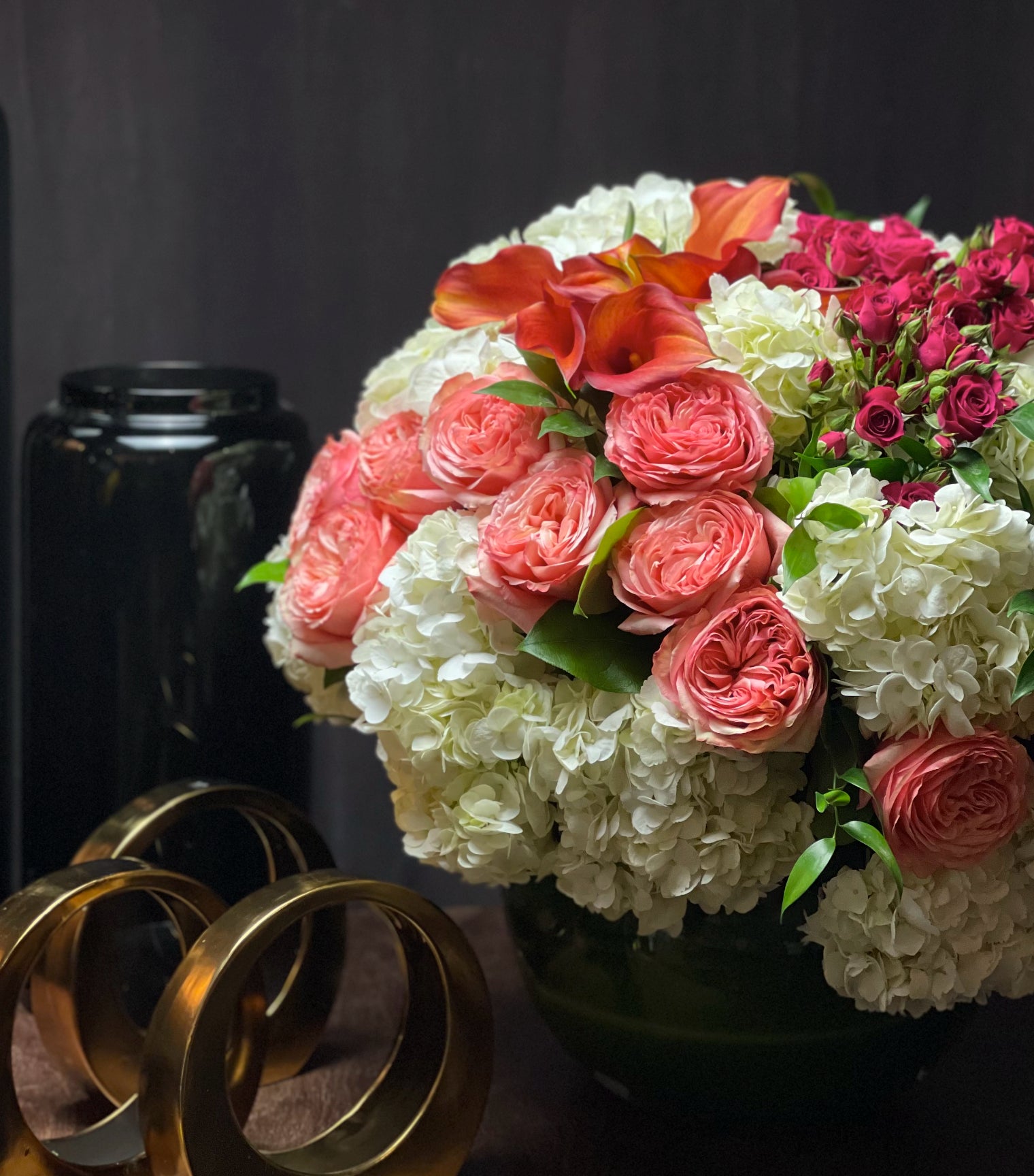 Bouquet de fleurs blanches et roses