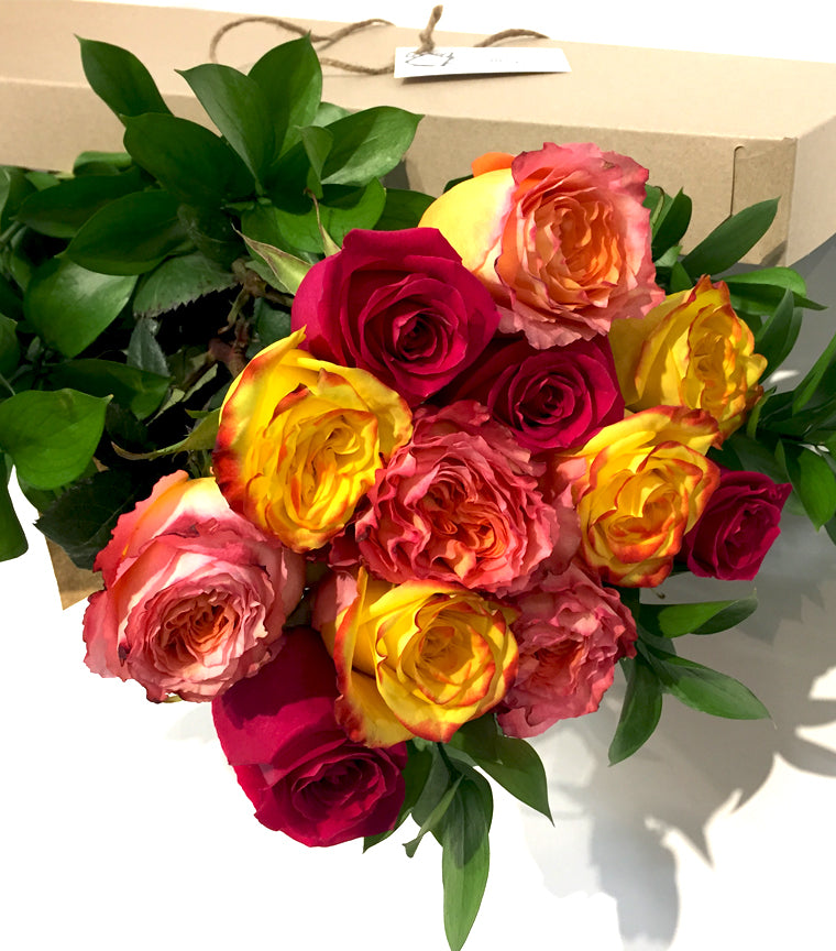 Bouquet de roses de 12 couleurs