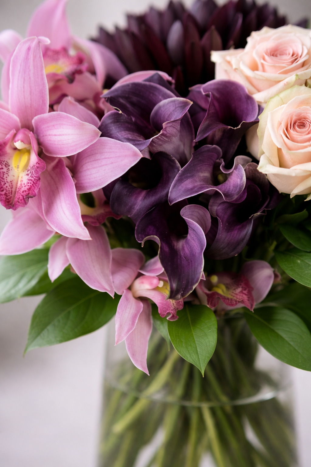 Luxury anniversary flower arrangement handcrafted by Montreal florist Pourquoi Pas Fleurs