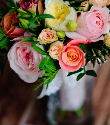 Flower Subscription - Bright hand-tied bouquet for joyful moments – Every Month  - Montreal florist